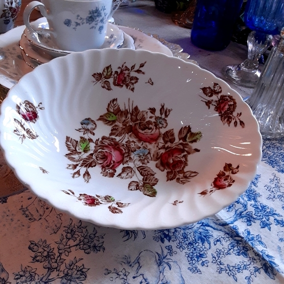 Johnson Brothers, Devon Sprays, Small Oval Serving Bowl - Picture 1 of 7